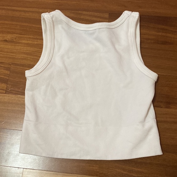 dynamic white tank - Picture 2 of 3